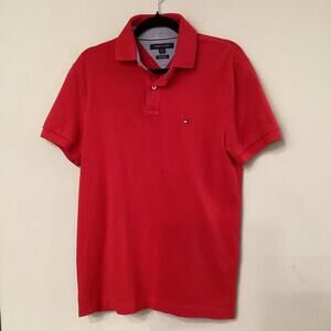 Men’s Red Tommy Hilfiger Jersey in Size Medium.  In Great Preloved Condition.